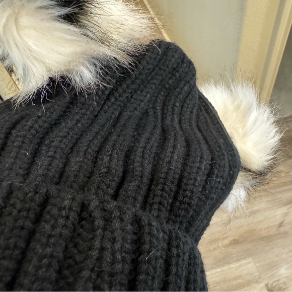 Beanie hat panda faux fur "ear" poms.  Adult sized OS - Picture 2 of 4